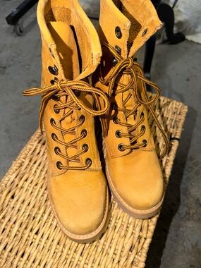 Vintage Nine West  Codi Tan Lace-Up Leather Work Boots